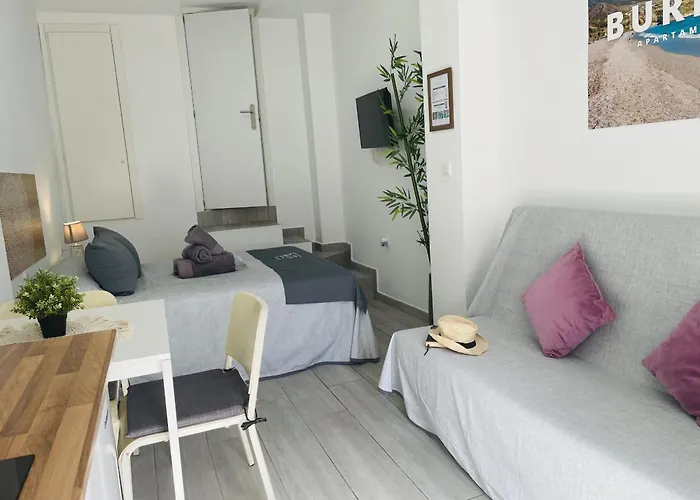 Estudio Jimena Burriana En El Centro De Nerja